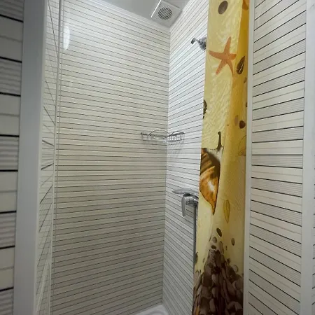 Hostel Uneed Sakvoiaj *
